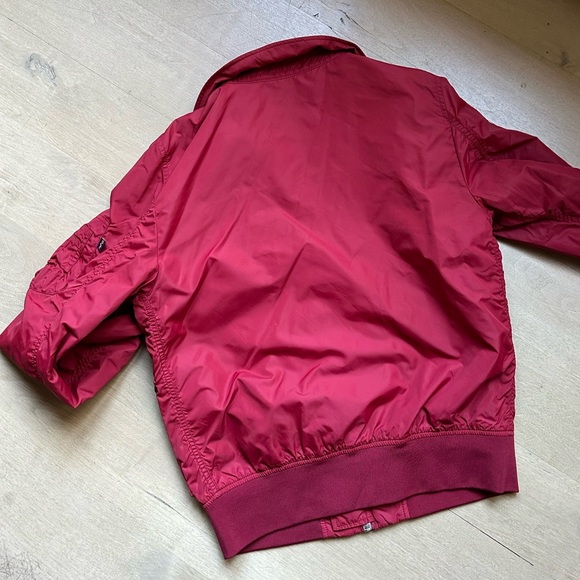 LIKE NEW ALPHA INDUSTRIES SLIM FIT RED JACKET SIZE MEDIUM - Picture 3 of 4
